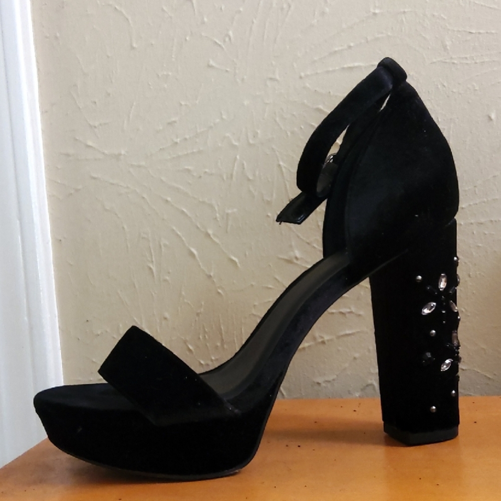Simply Vera Vera Wang Black Velvet Platform Block Heel Sandal with Ankle Tie